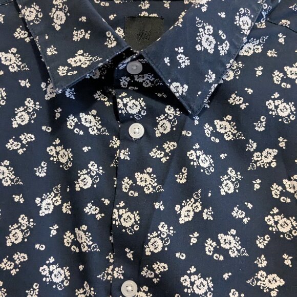H&M Blue Floral Button Up - Picture 2 of 3